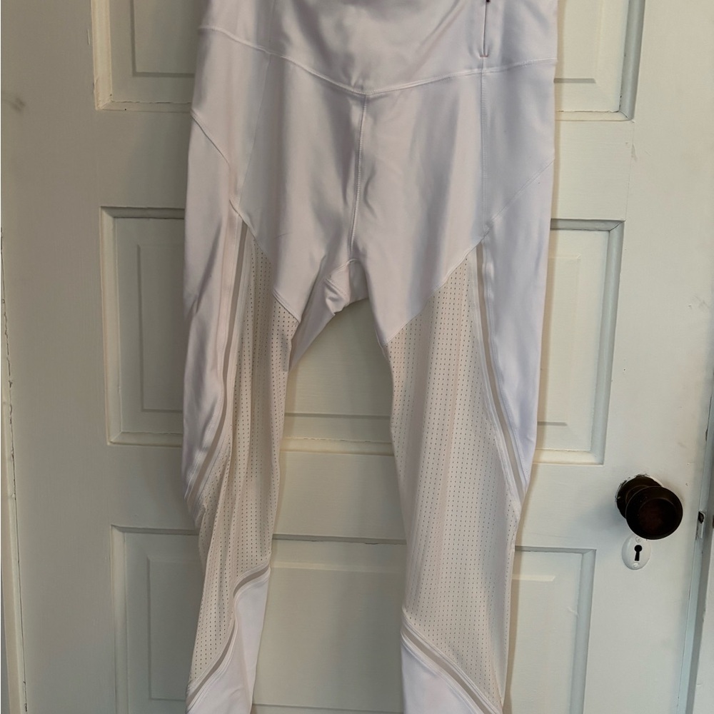 Calia white leggings, mesh cutout, size medium. EUC